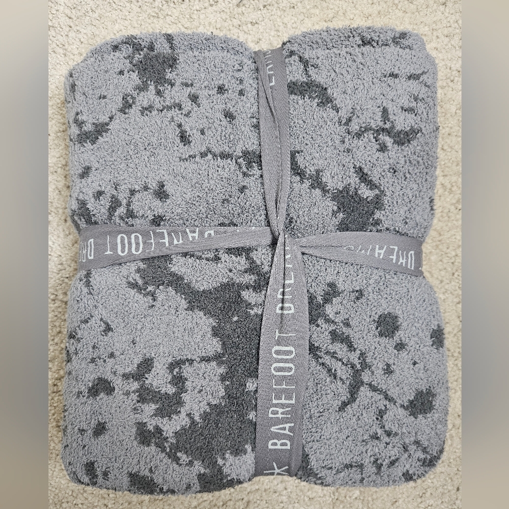 NWT Barefoot Dreams CozyChic Splatter Tie Dye Blanket Graphite Carbon 45x60" - Picture 2 of 4